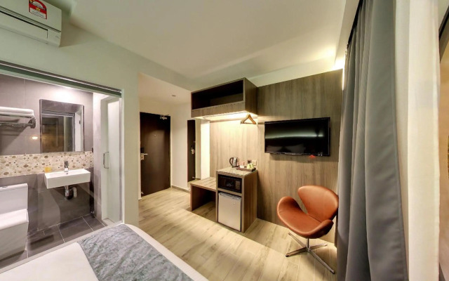 Flora by Crossroads Hotel