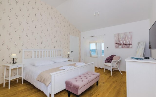 Nice Home in Brsecine With Wifi and 3 Bedrooms