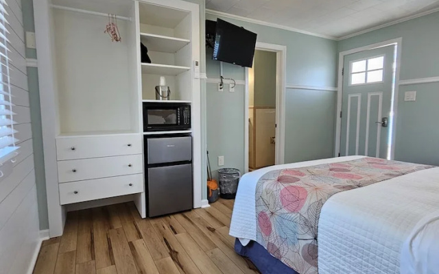 Island Guesthouse and Motel