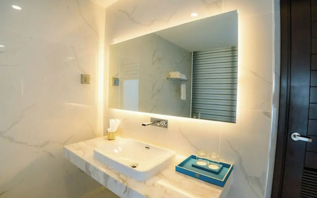 Gold Riverside Apartment & Villa