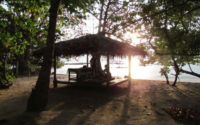 Melina's Beach Front Bungalow