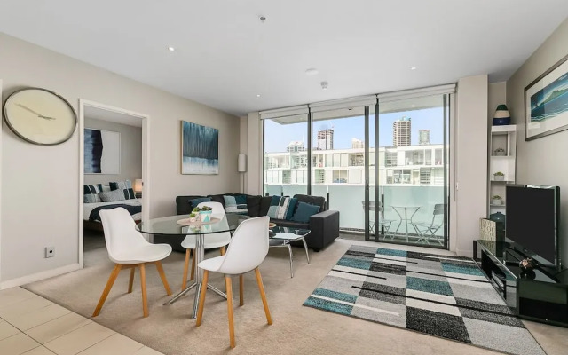 Zodiaks 2 Bedroom Apartment Pool Gym Parking