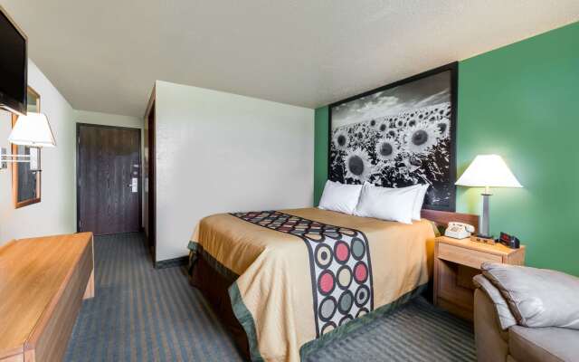 Super 8 by Wyndham Devils Lake