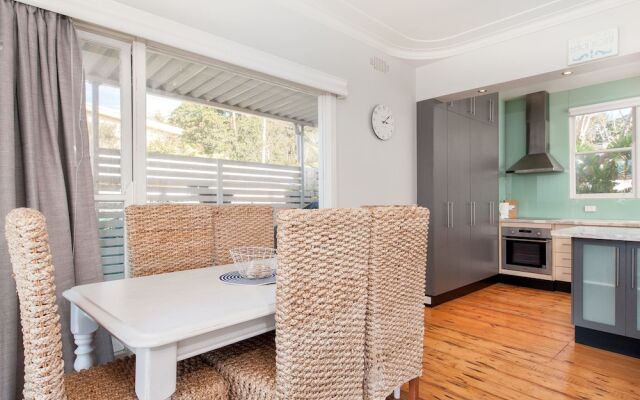 Sandy Point Road, 6, Mermaids Rest