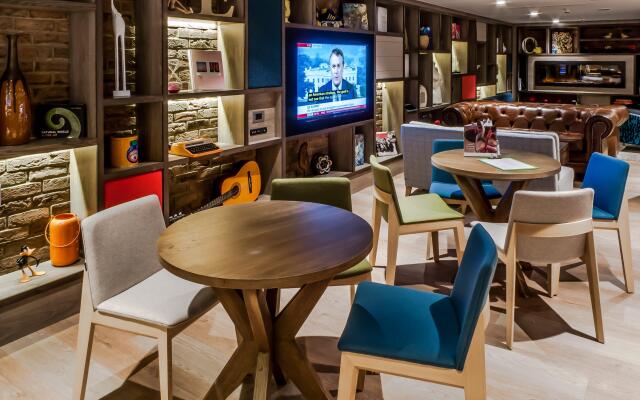 Holiday Inn London Camden Lock by IHG