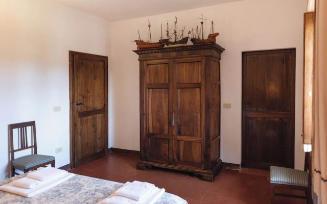 Country Villa In Tuscan Hills