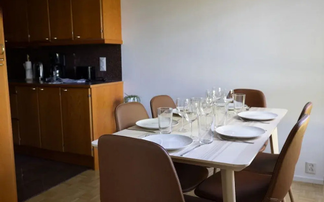 2ndhomes 2BR Center Apartment w Balcony