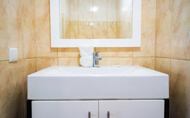 Beautiful Garden View Condo Suite 17