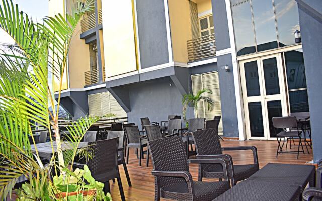 Davis Hotel & Suites