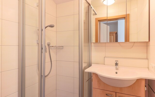 Cozy Apartment in Mühlbach With Parking