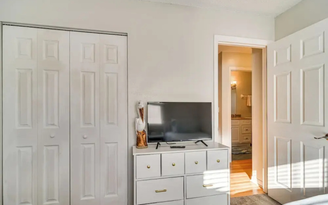 Pet-friendly Home w/ Pool & BBQ in Largo