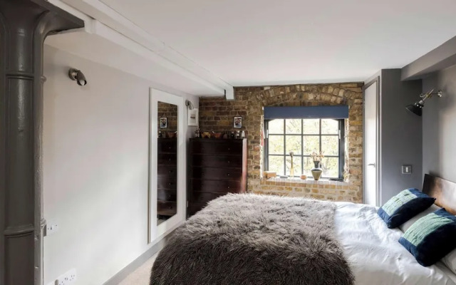 Stunning 2-bed Converted Warehouse - Sleeps 4