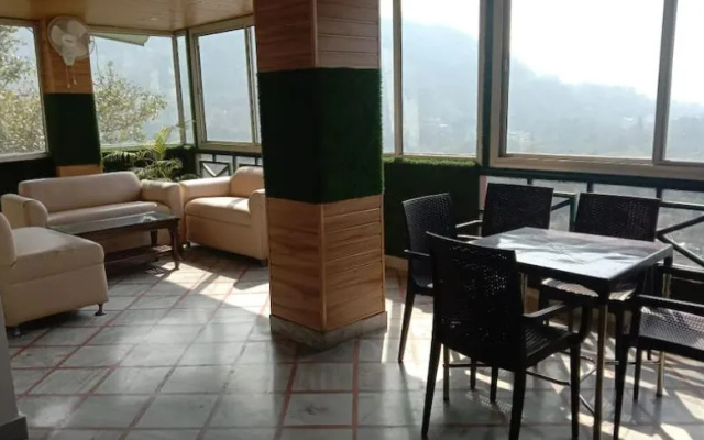 Hotel Ganesha Inn