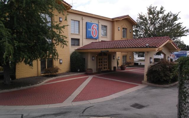 Motel 6 Knoxville, TN