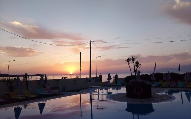 Villa Amorossa Beachfront 3 Bedroom in Roda