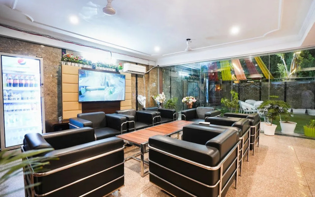 Fabhotel Tanvi Premium