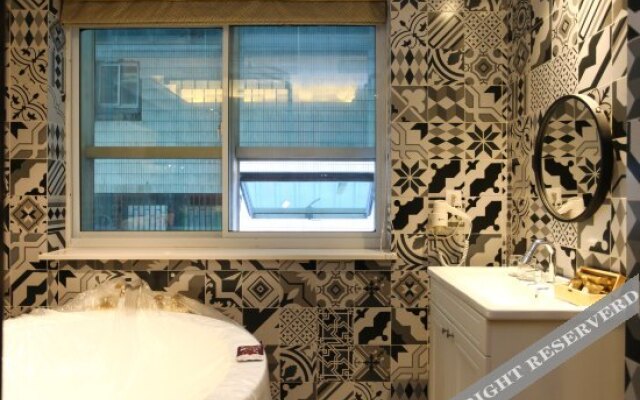 Tianhou Hotel (Qingguoxiang South Street Subway Station)