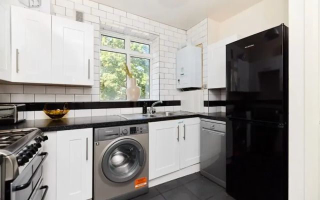 The Holloway Place - Modern 1bdr Flat With Balcony