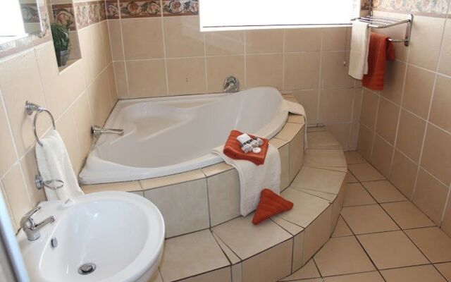 Flamboyant Guest Lodge