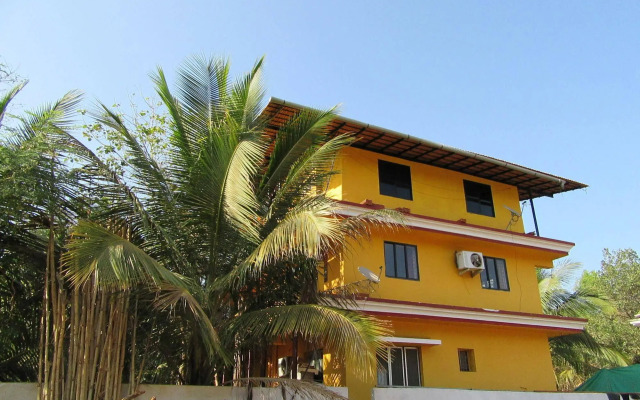 Mandrem Beach Guest House Goa