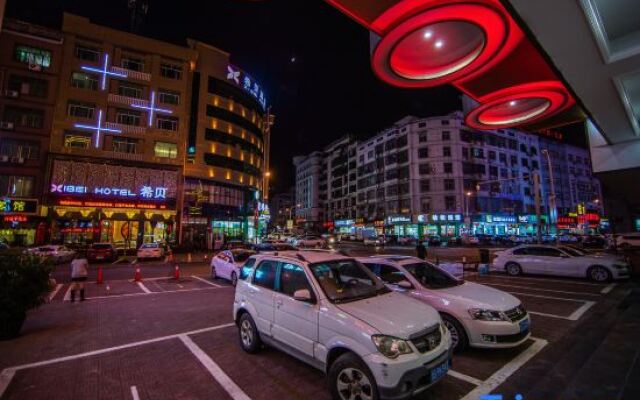 Yongkang Fengqi E-sports Hotel (Baolong Plaza)