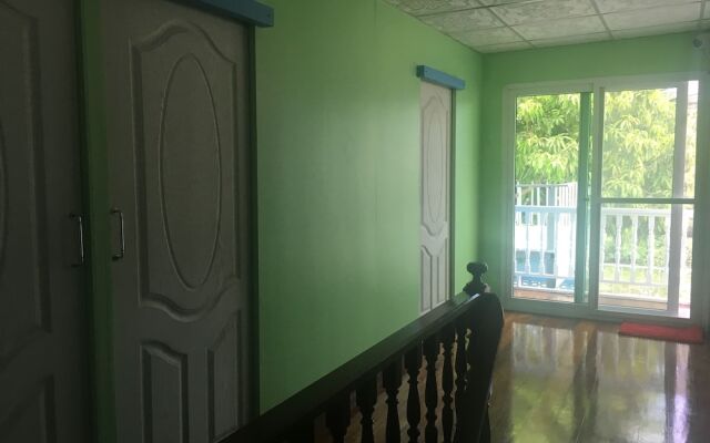 Ruean Mai Hom - Hostel