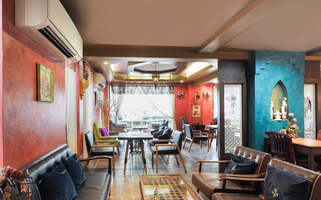 OYO 995 Blue Cafe Apartment