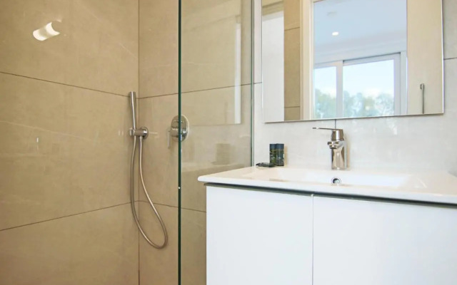 Phaedrus Living - Seaside Executive Flat Harbour 203