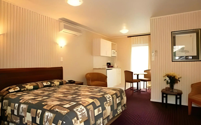 Cornwall Park Motor Inn