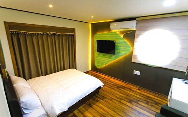 Geoje Beach Nadree Pension