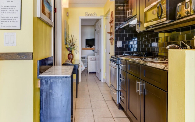 Beachers Lodge by Vtrips