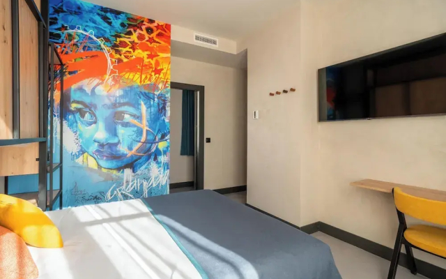 The Central House Granada Elvira Hostel