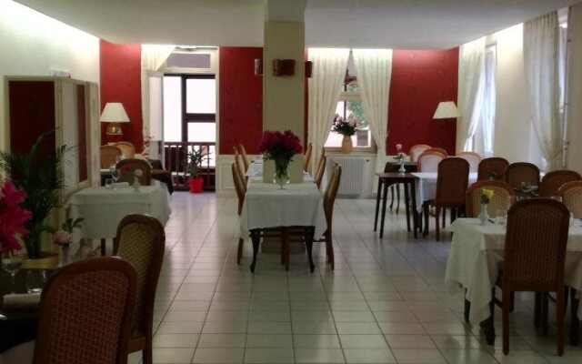 Logis Hotel Au Puits Enchante