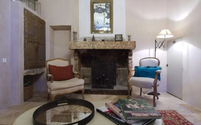 Luxurious Provencal Village House, Walk to Village Pool