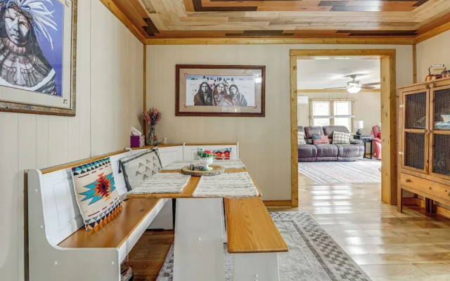 Quaint Mountain Charm! Robbinsville Hideaway