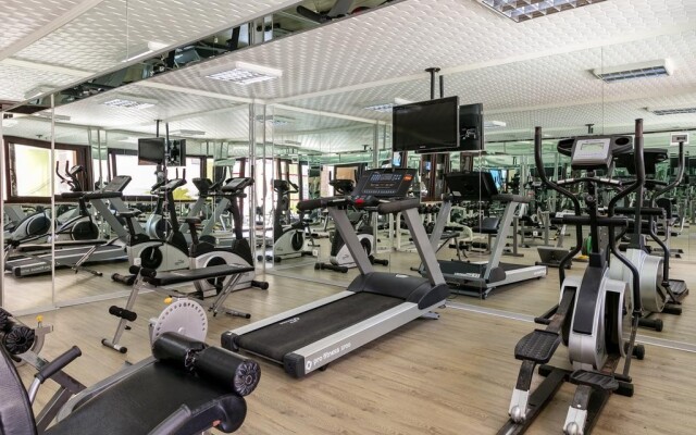 Aleria Belport Beach Hotel