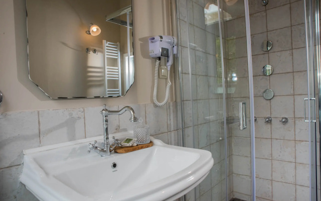 Kyria Boutique House