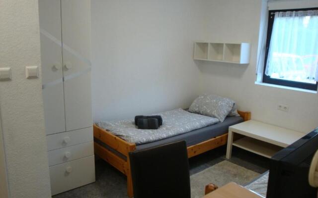 Cenet 1 Zimmer Apartment