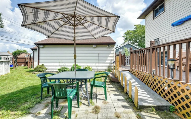 Central Apt in Cheektowaga w/ Private Deck!