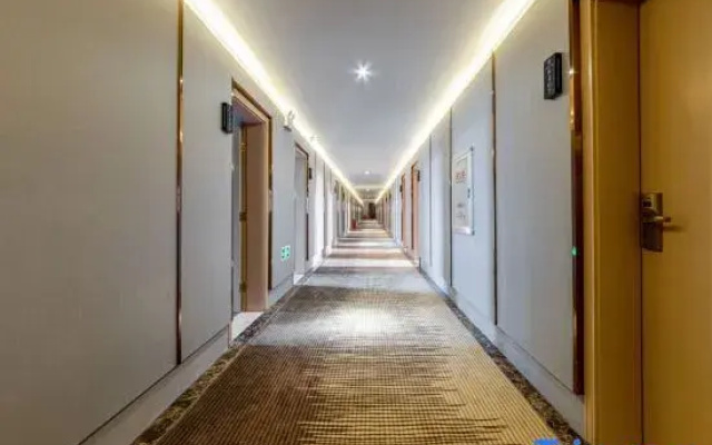 Yijia Platinum Hotel (Wenyou South Road Red Sun Logistics Building)