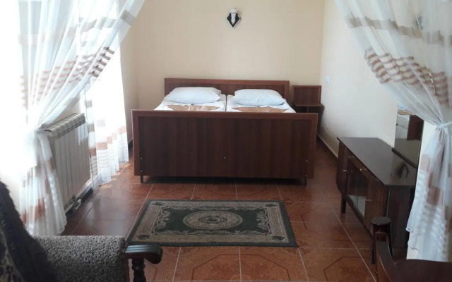Hotel Dina