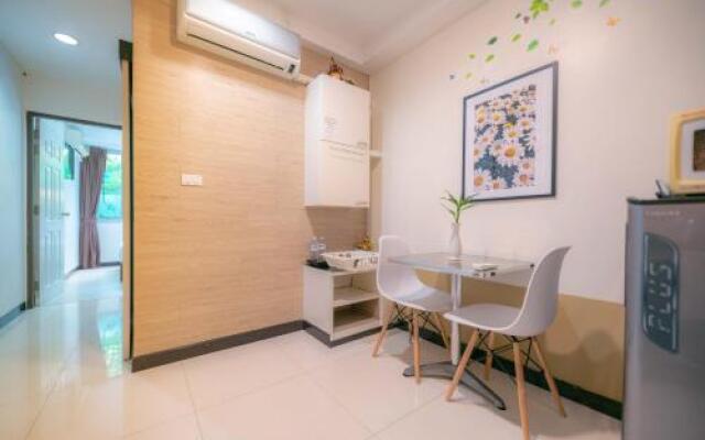 Modern Unit at Lumpini,Sathon by Sabai