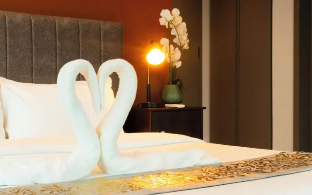 Moonway Luxury Suites At Eaton Residence