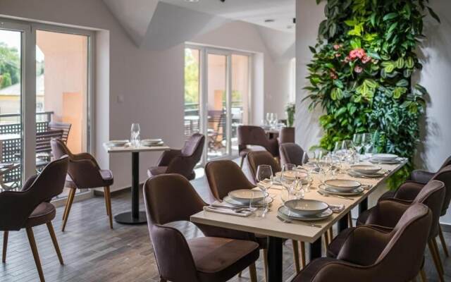 Kistücsök Food & Room