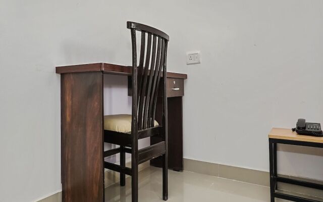 OYO Flagship 23990 Manjari