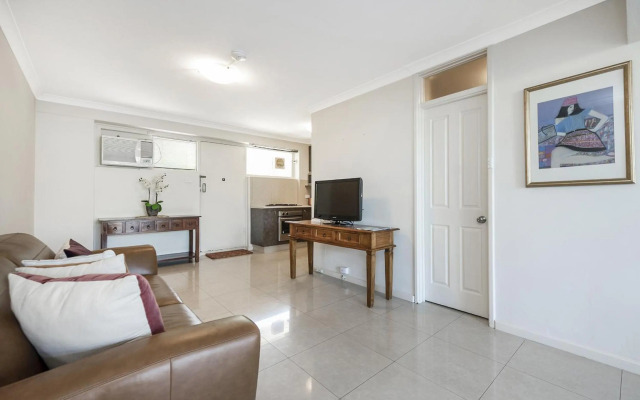 Studio 3 - ground floor Fremantle apartment