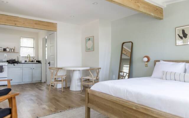 The Grandview Collection - Newark