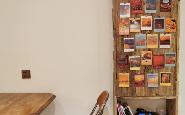 Mrs＇ X Coffee Hotel