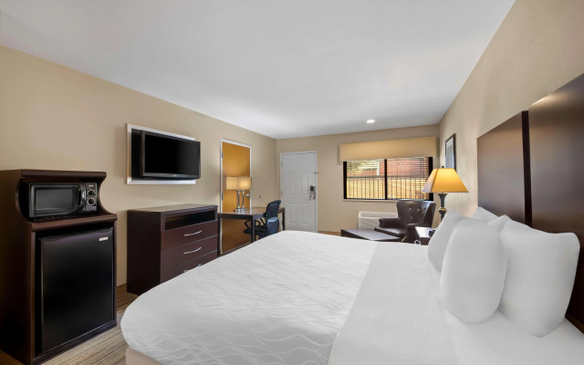 Best Western Cedar Inn