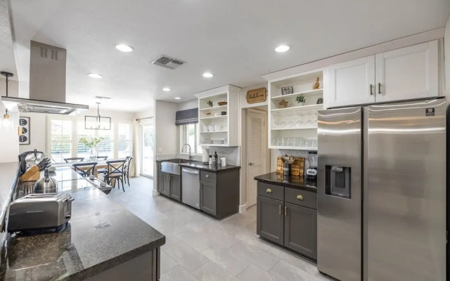 Scottsdale Waltann 3 Bedroom Home by RedAwning